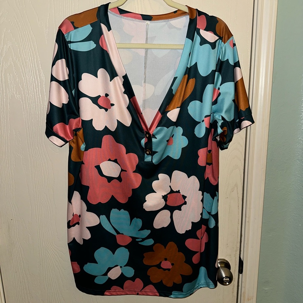 Floral V-neck Shirt